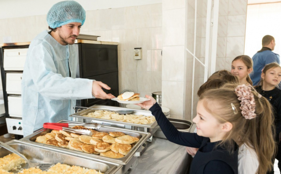 У Луцьку затвердили грошові норми на безплатне харчування учнів шкіл