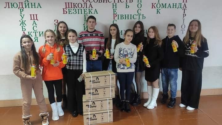 Школярі на Волині здали російські книги, аби допомогти ЗСУ