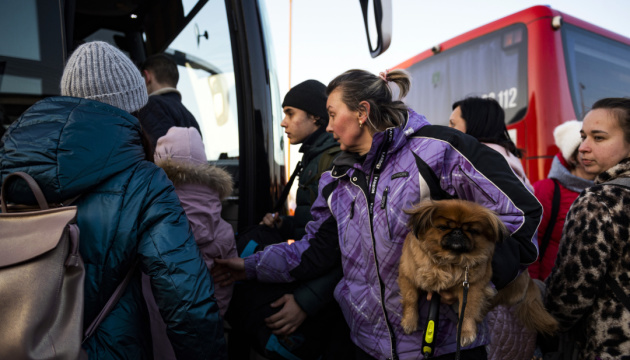 Лише 7 % громадян готові виїхати з України на зиму