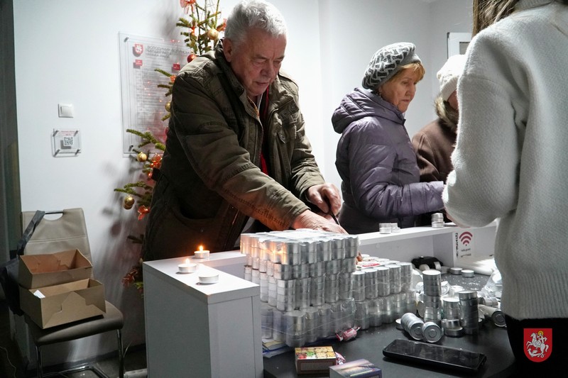 Благодійна акція напередодні Різдва: у Володимирі роздали близько тисячі свічок
