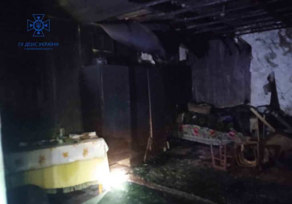 У новорічну ніч волинські рятувальники ліквідували пожежу в житловому будинку