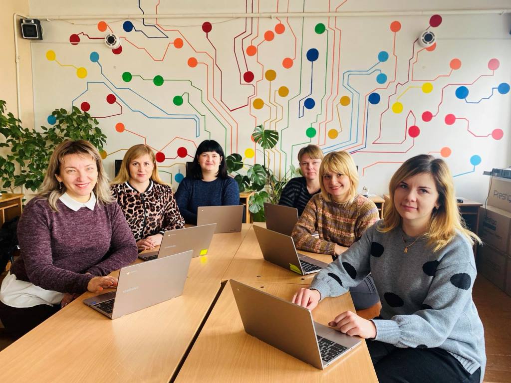 «Ноутбук кожному вчителю»: ліцеї Володимир-Волинської громади отримали нові девайси