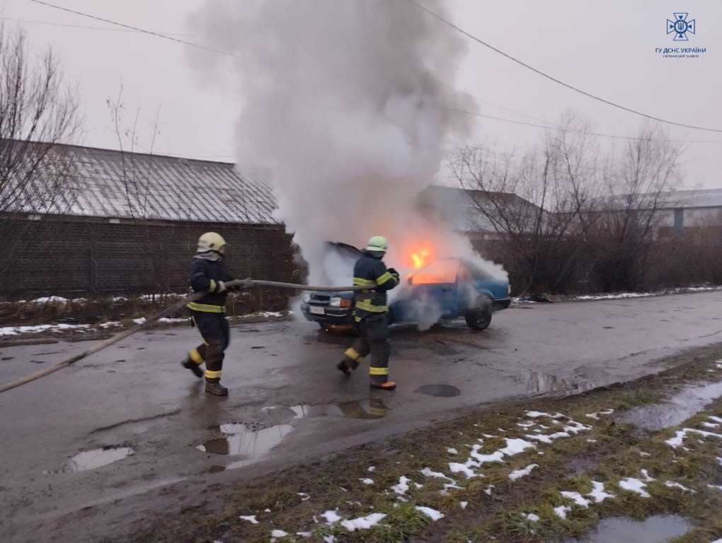 Волинські рятувальники за минулу добу ліквідували пожежу автомобіля та проводили відкачування води з присадибних ділянок
