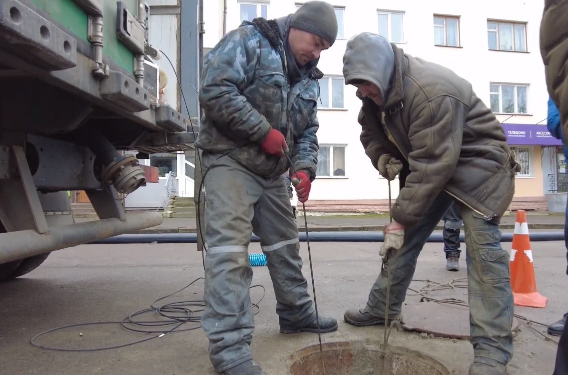 У Володимирі завершують роботи з відновлення центрального каналізаційного колектора