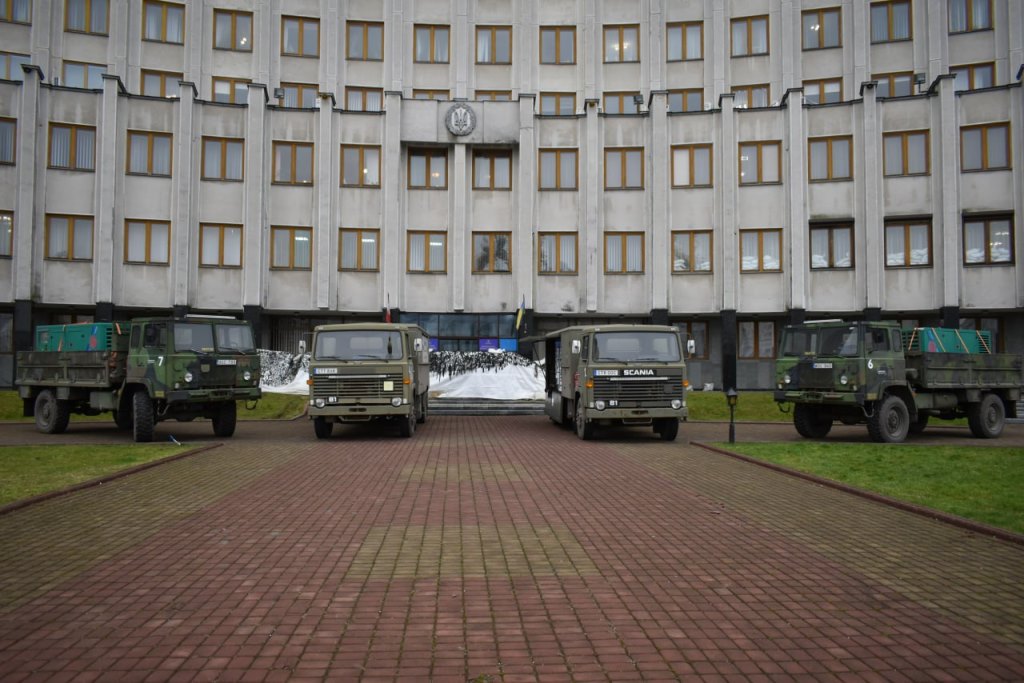 Чотири спеціалізованих вантажівки із потужними генераторами, одну з яких отримала Волинь, надали Україні шведські волонтери