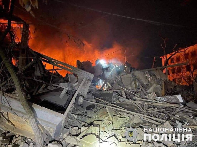 У Краматорську розбирають завали будинку, зруйнованого російською ракетою