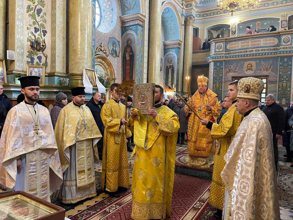 У Володимирі новопризначений архієпископ звершив літургію