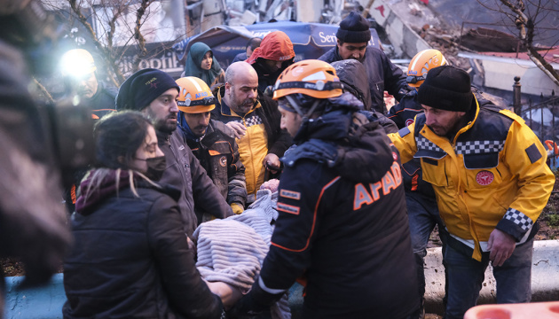 Кількість загиблих від землетрусів у Туреччині та Сирії перевищила вісім тисяч