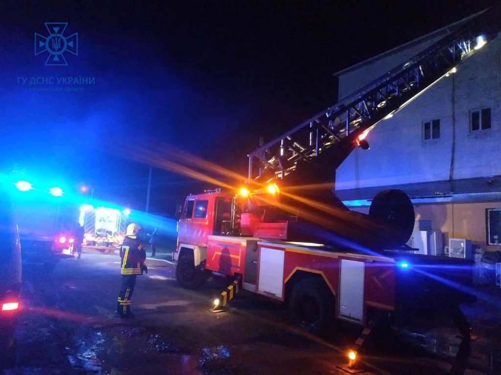 Луцькі рятувальники ліквідували пожежу на вулиці Рівненській