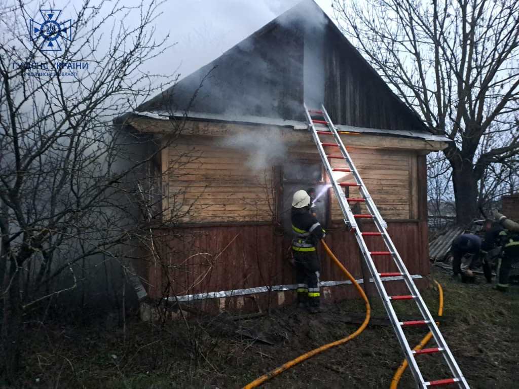 Пожежа через куріння: у селі Луцького району горів житловий будинок