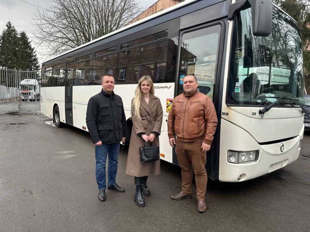 Чотири волинські громади отримали автобуси від французького уряду