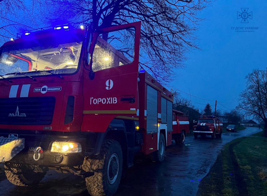 Луцькі рятувальники ліквідували пожежу у селі Шклинь