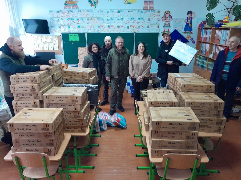 Вихованцям Головненської спецшколи передали допомогу від лісівників та латвійських волонтерів
