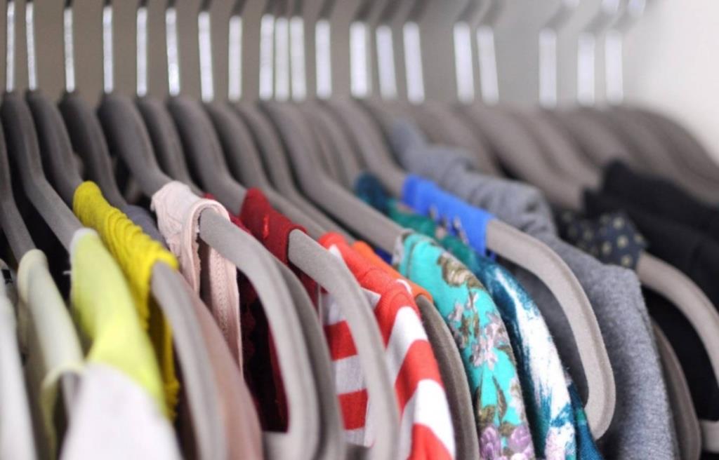 У Нововолинський громаді продовжують функціонувати банки одягу