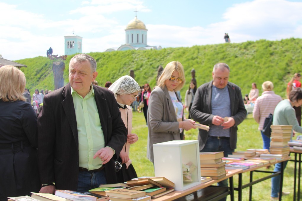 У Володимирі купували книги, допомагаючи воїнам