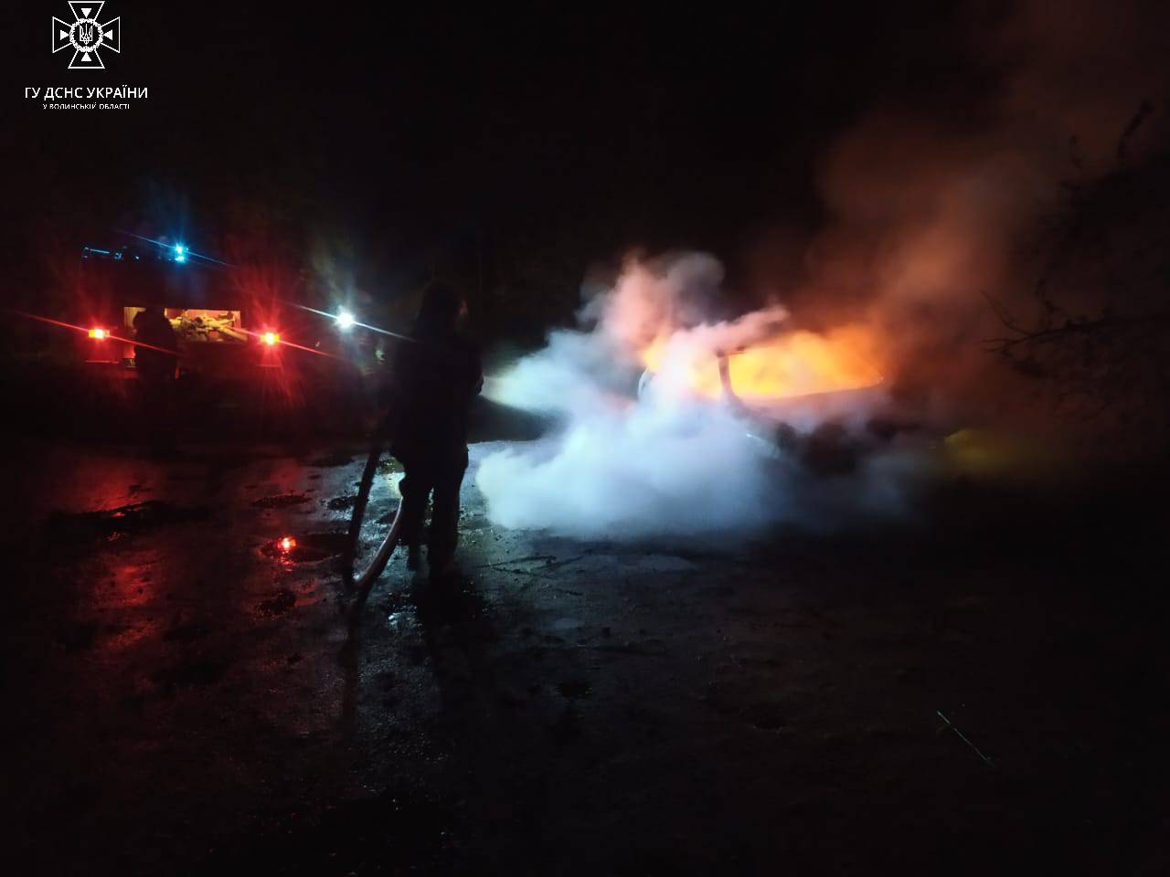 На Ковельщині рятувальники ліквідували пожежу легкового автомобіля