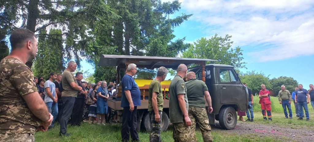 У Берестечківській громаді попрощалися із загиблим від кулі снайпера військовим
