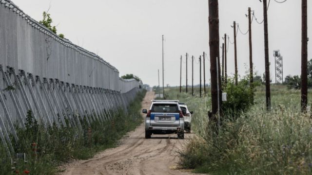 Греція почала будівництво паркану на кордоні з Туреччиною, щоб стримати мігрантів
