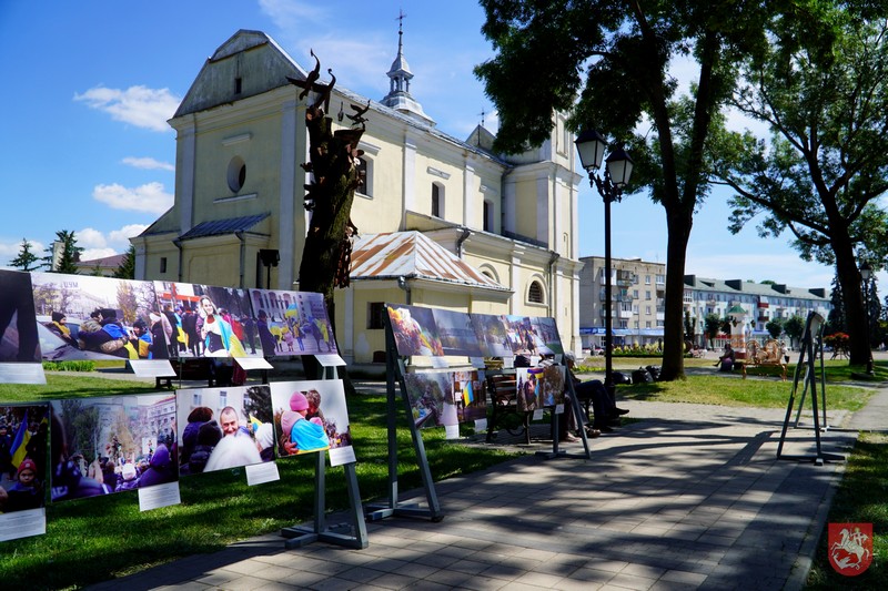 У Володимирі демонструють фотоемоції звільненого Херсона