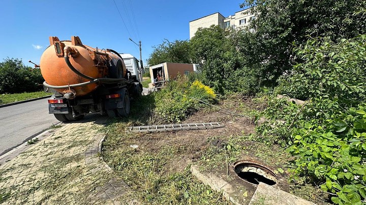 На 15 мікрорайоні Нововолинська здійснюють промивання зливової каналізації