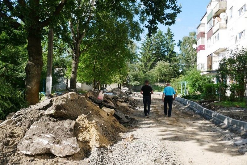 У Володимирі розпочали ремонт двору на вулиці Поліської Січі