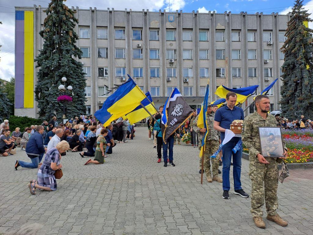 Його життя обірвала війна: у Ковелі прощалися із полеглим воїном Юрієм Лукашуком