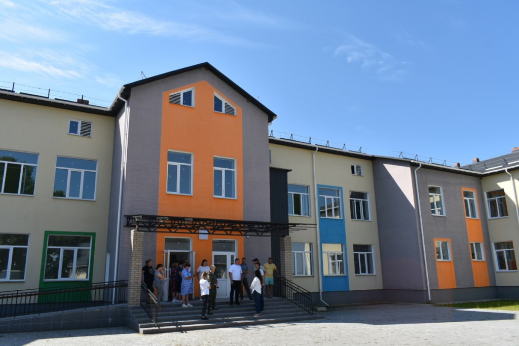 Погуляйко оглянув незавершене будівництво школи у селі Піща