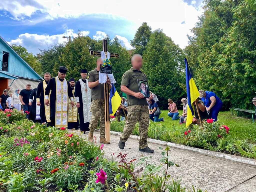 У Нововолинській громаді попрощалися із полеглим військовим Іваном Сахніком