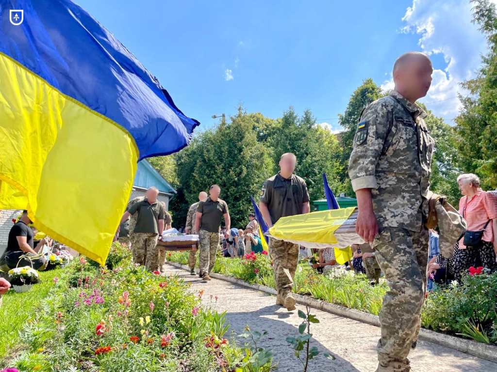 У Нововолинській громаді попрощалися із загиблим захисником Владиславом Очеретком