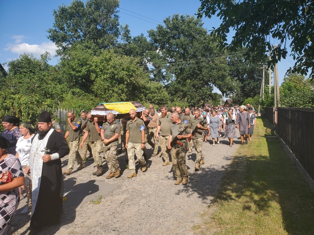 У Маневицькій громаді попрощалися із полеглим бойовим медиком