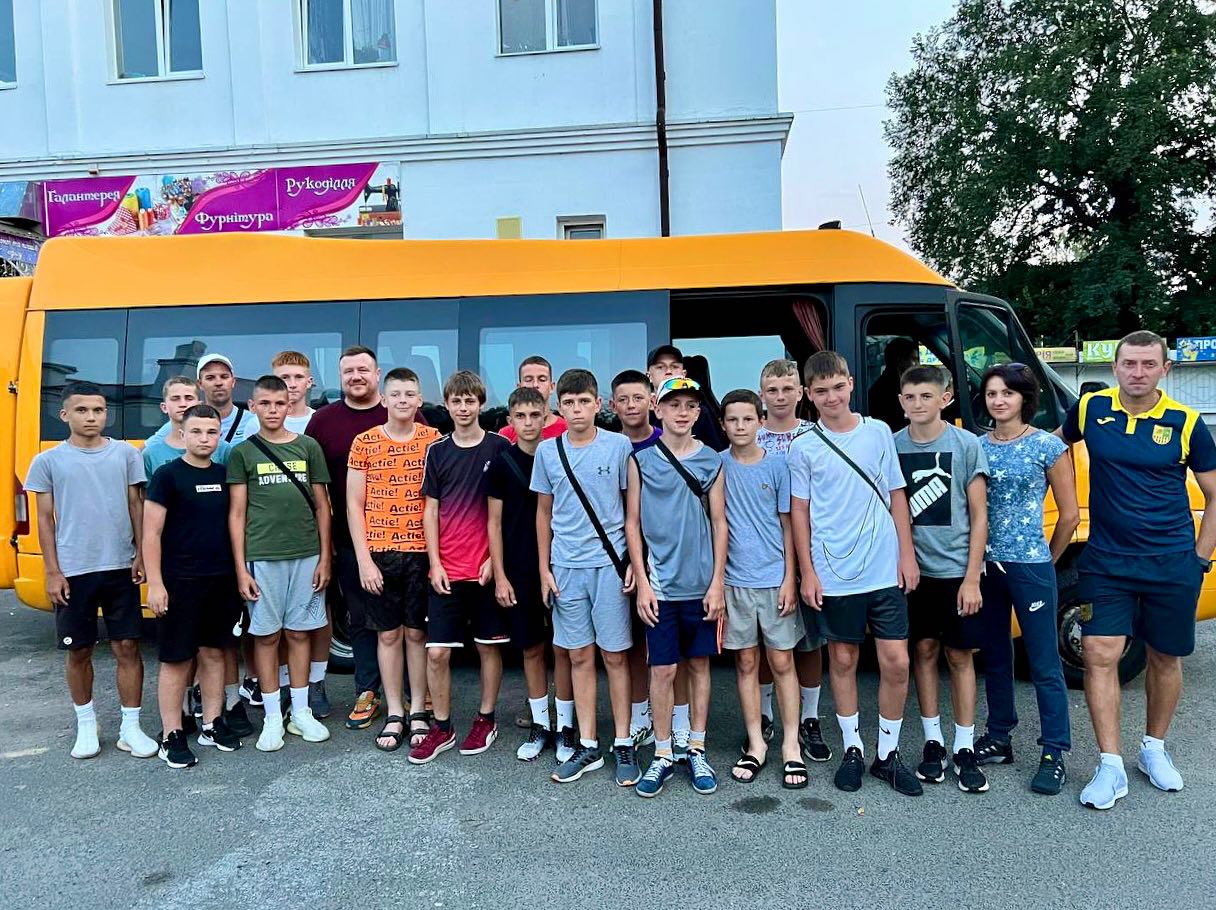 Юні футболісти із Нововолинська вирушили на збори у Словаччину