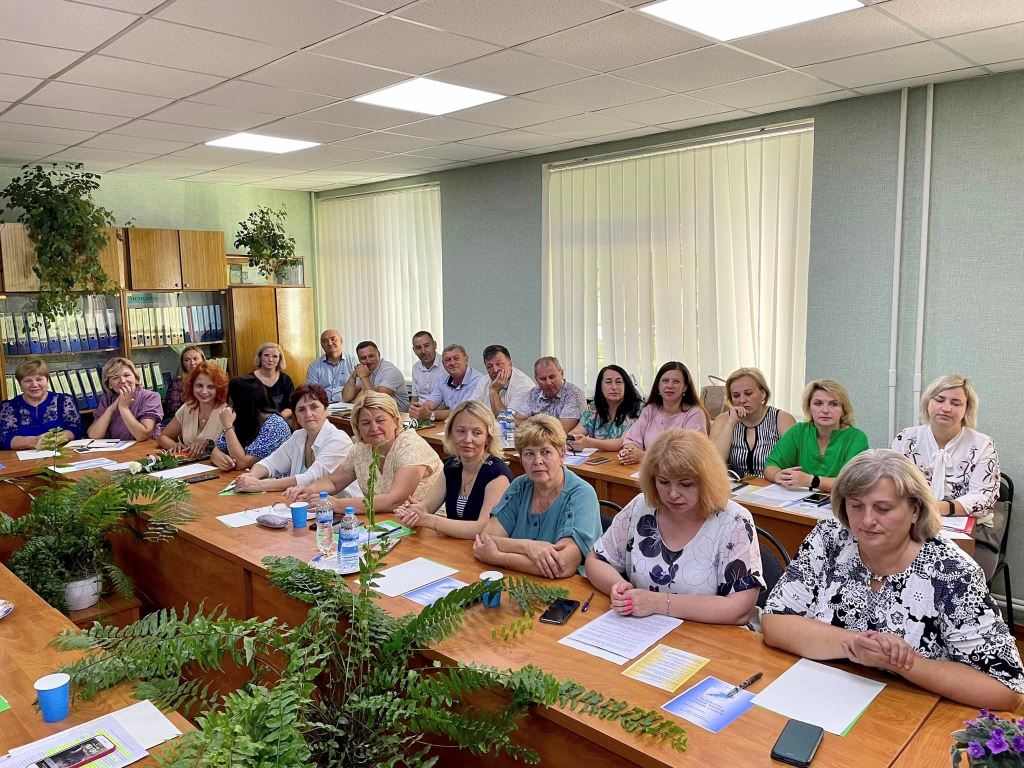 «Освіта у пікселях: безпека, якість, доступність»: у Нововолинську відбулася серпнева педагогічна конференція