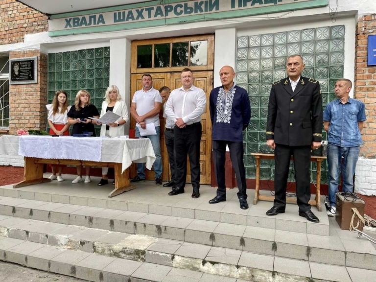 У Нововолинську шахтарські колективи привітали з професійним святом