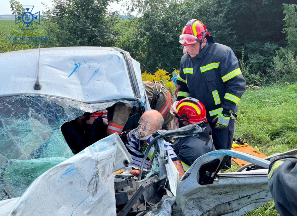 У Нововолинську зіткнулися легковий автомобіль та фургон, є постраждалі