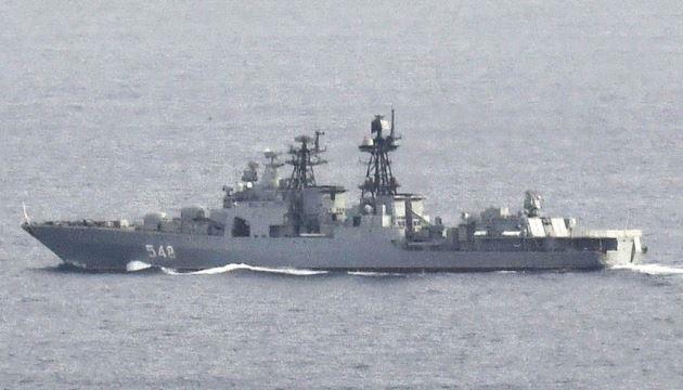 Поблизу Японії виявили одинадцять бойових кораблів Китаю і росії