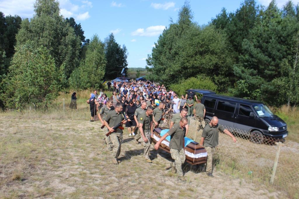 Назавжди 35: у селі Маневицької громади попрощалися із сержантом Олегом Новосадом