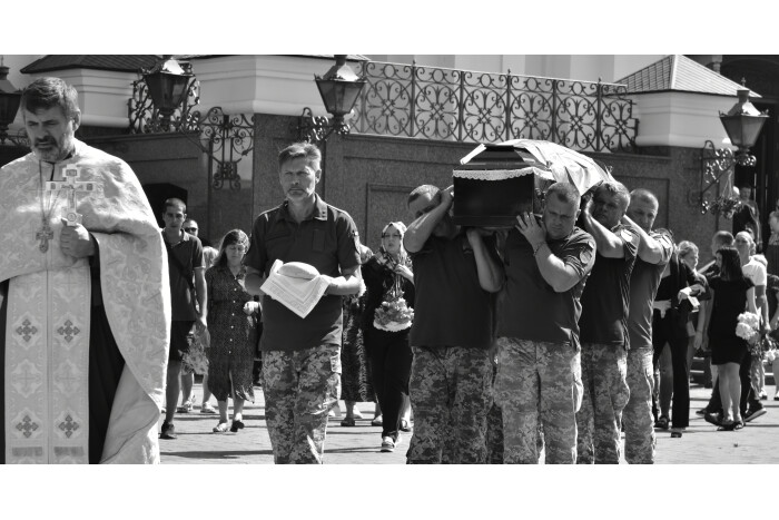Луцьк попрощався із загиблим на Донеччині Героєм Дмитром Раєнковим