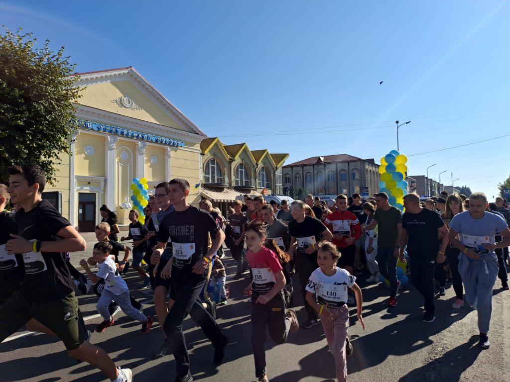 «Шаную воїнів, біжу за Героїв України»: у Ковелі відбувся патріотичний забіг