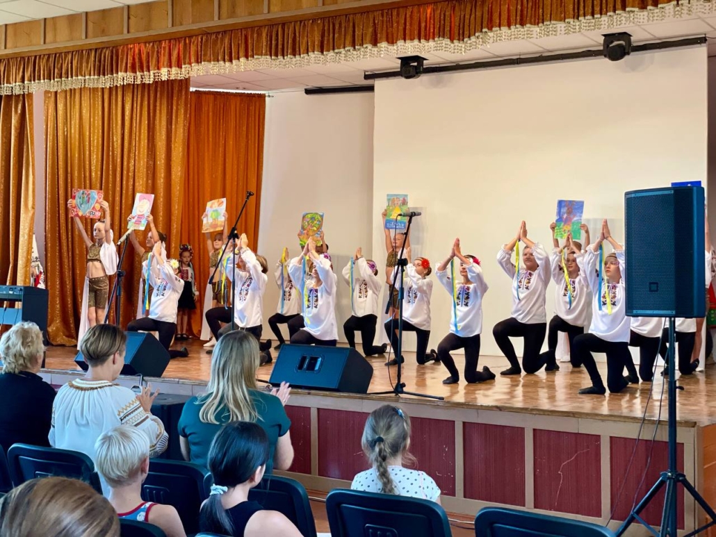 Вихованці та викладачі Нововолинської школи мистецтв влаштували святковий концерт