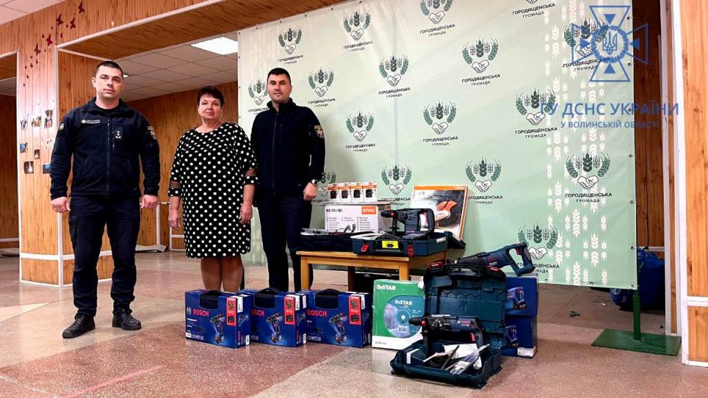 Волинським рятувальникам передали нове обладнання від Городищенської громади