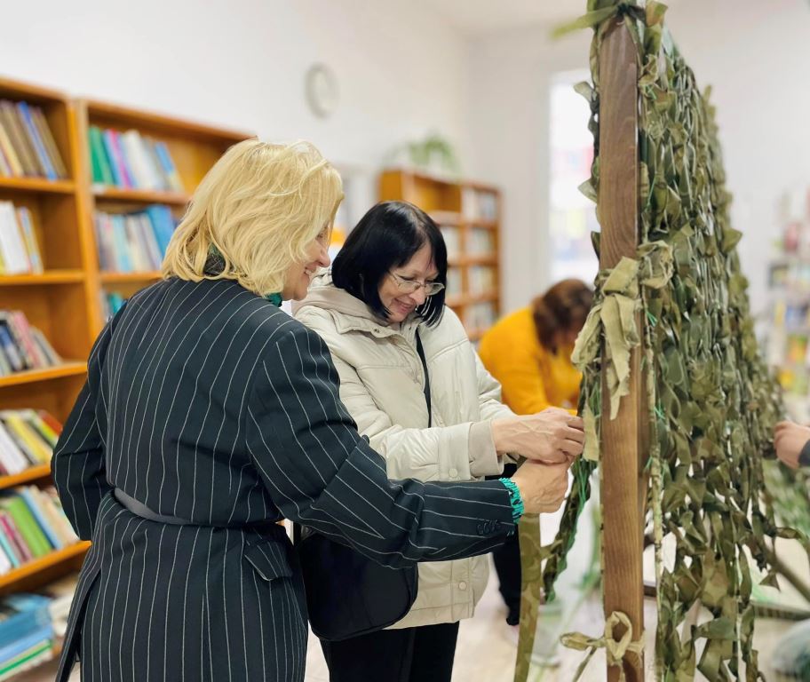 У Нововолинську відкрили ще одну локацію для плетіння маскувальних сіток
