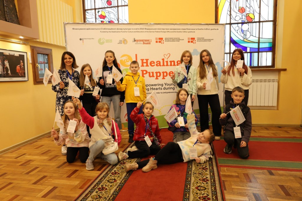 Арт-терапія для дітей: Волинський театр ляльок проводить тематичні заняття із молоддю