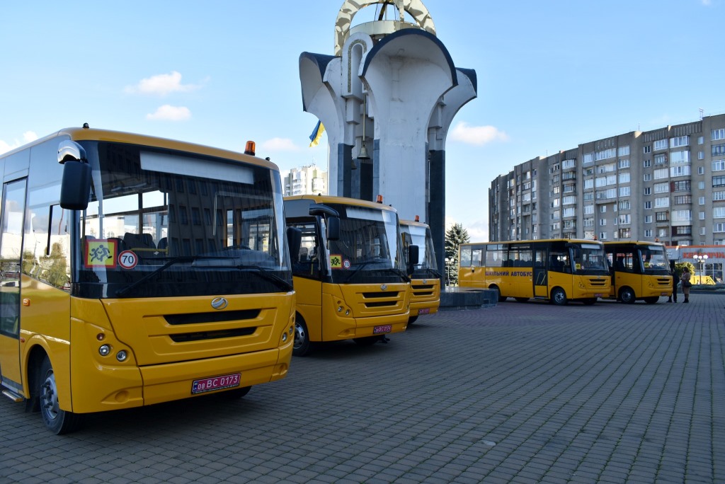 П’ять громад на Волині отримали шкільні автобуси