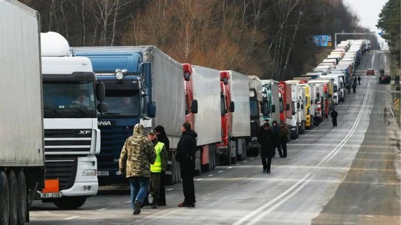 Через смерть водія Україна нотою вимагає від Польщі розблокувати рух на кордоні