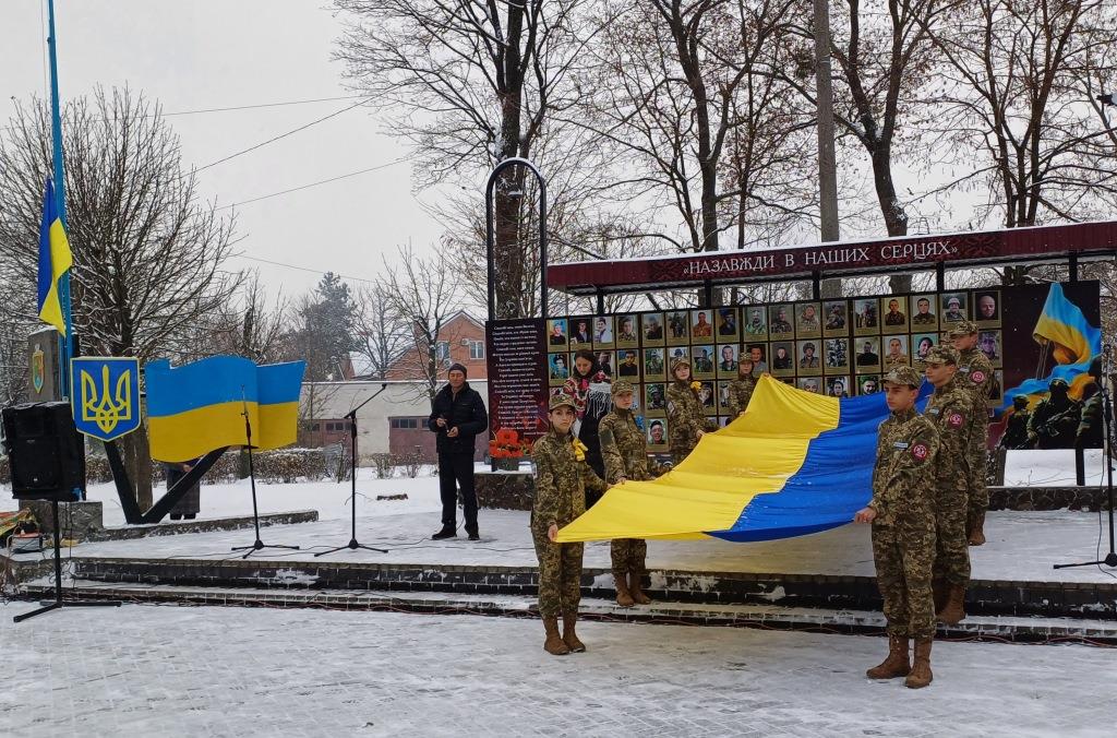 У Маневичах вшанували пам’ять Героїв Майдану, російсько-української війни та усіх полеглих патріотів
