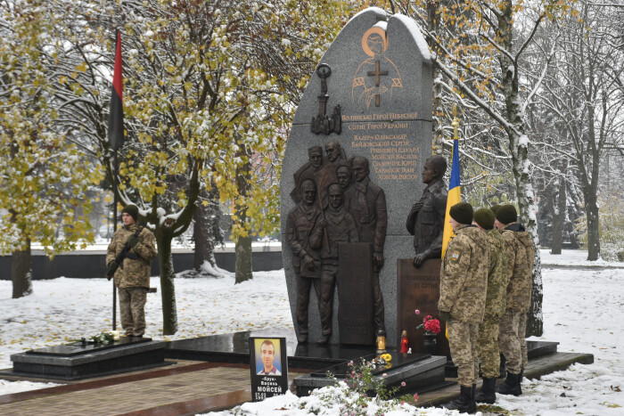 У День Гідності і Свободи у Луцьку вшанували пам’ять Героїв Небесної Сотні та полеглих українських захисників