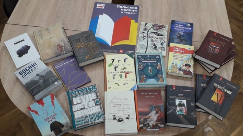 Бібліотеки Луцької громади отримали новинки польської літератури