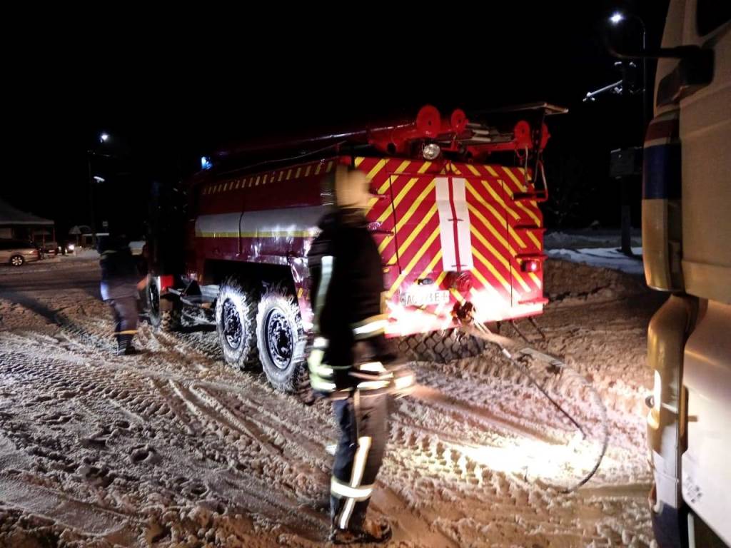 У Володимирі рятувальники відбуксирували вантажівку, що частково перекрила рух транспорту