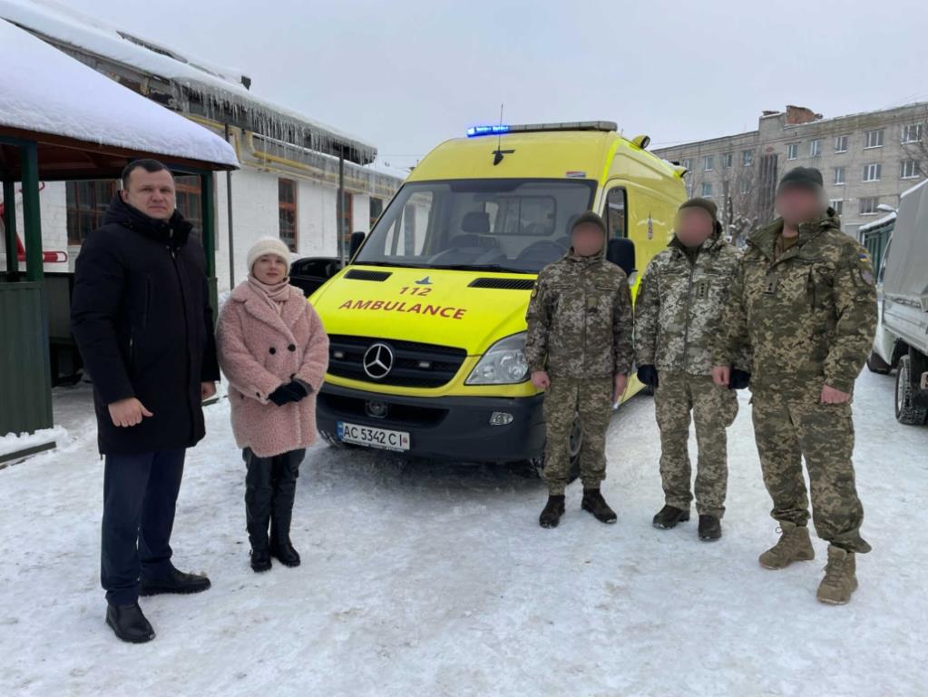 У Нововолинську передали авто швидкої допомоги військовим
