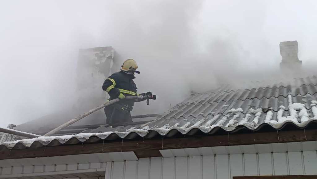 Волинські рятувальники ліквідували пожежу житлового будинку